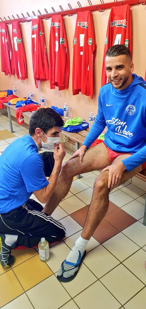 EsbFoot's tweet photo. Les Off de la qualification historique de Buxerolles au 6eme tour de la coupe de France ... 1 bout de la causerie du coach @manubalmer la cuisse douloureuse @MassonCharles  la joie vestiaire et la Une de ce matin 📰 https://t.co/o0K2ADUfrb