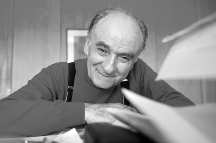 InternoPoesia's tweet photo. «Mondo, sii, e buono,
esisti buonamente,
fa’ che, cerca di, tendi a, dimmi tutto».

9 anni senza Andrea Zanzotto ❤️ https://t.co/gac8Ajx4fZ