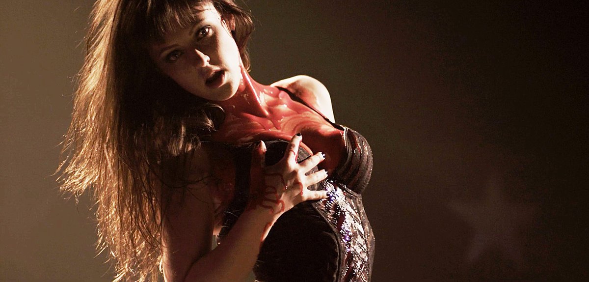 Jour 19 : Katharine Isabelle dans American Mary.