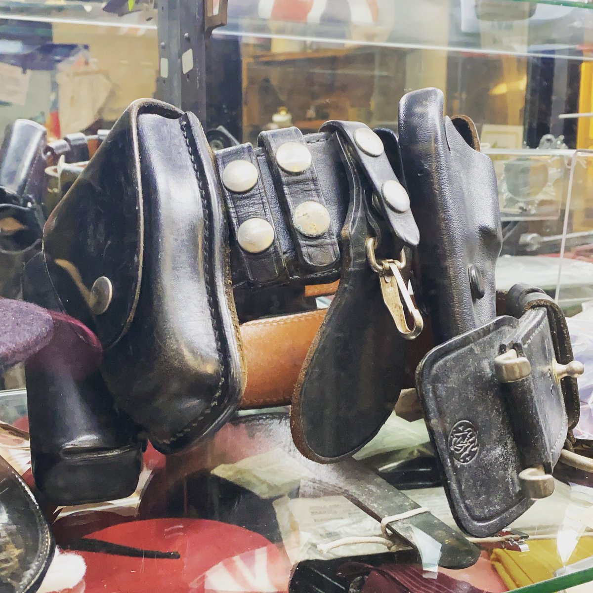 Vintage American sheriff’s leather belt. #vintageamerican #americanpolice #vintagesheriffsbelt #sheriff #astraantiquescentre #hemswell #lincolnshire https://t.co/fmDcCEptkl
