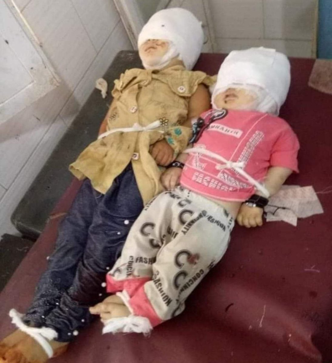 Tükür, masumu vuran, onu koruyan, zulmüne susan hayduda tükür
Tükür bu hayatın irin yüzüne tükür!
"Evet küfür tek millettir, ancak Müslümanlar kardeştir"
#ermeniakillscivilians