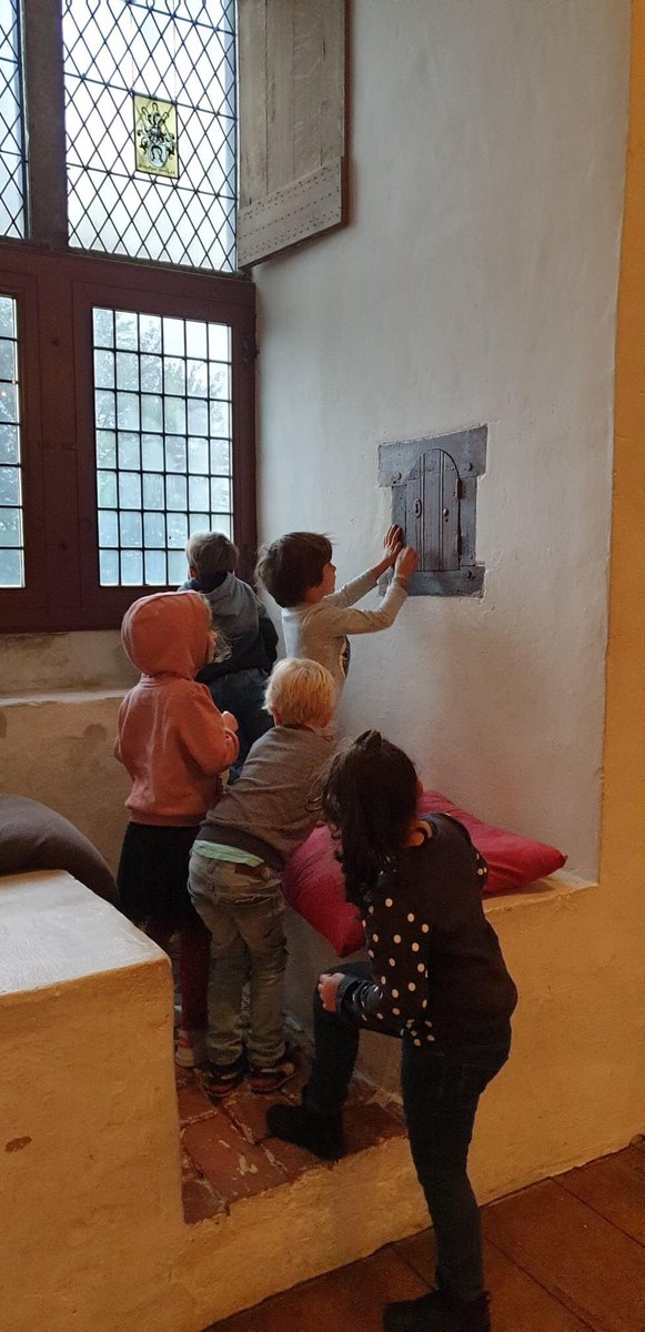 Het thema ”Beleef de tijd van toen.” leeft enorm bij de kinderen op Kindcentrum Het Stadshart! #mooionderwijs We bezochten <a href="/Ammersoyen/">Kasteel Ammersoyen</a>. Ontwikkeling gaat in de vakantie door. Misschien gaat u in de vakantie ook een historische plek bezoeken, een kasteel? Fijne #herfstvakantie !