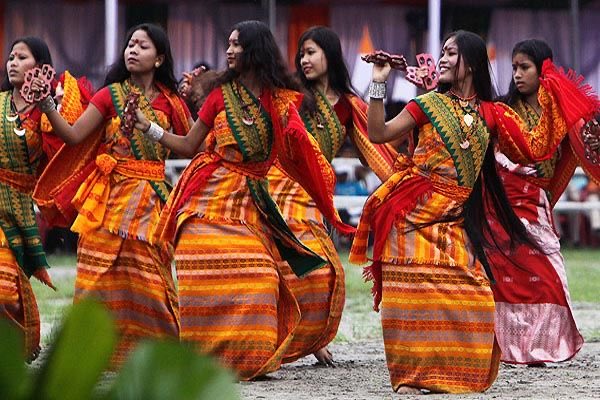 Assam- Bagurumba -a dance inspired by nature, the Bodo tribe boasts of this beautiful dance. Usually performed by women, it can further be classified based on the elements of nature like plants, animals, water, earth, fire etc.