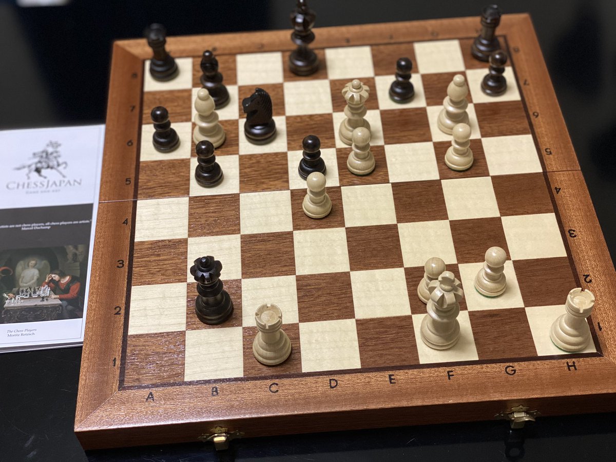 はやぽん ついにチェス盤が届きました 今回はチェスジャパン Chessjapan17 さんから購入しました 初めての チェス盤購入だったのでドキドキでしたがめちゃめちゃかっこいい 盤面は今日のアジアンオンラインネイションズカップのオオタワさんの華麗な