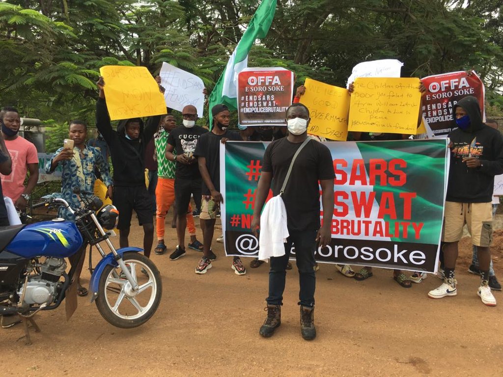 Offa_soro_soke's tweet photo. More pictures from the peaceful protests organized by Offa youths yesterday 17/10/2020
#endsars
#endwat
#EndPoliceBrutality
#ENDBADGOVERNANCE
#offasorosoke
#offaconnect https://t.co/ZtcizQQX0N