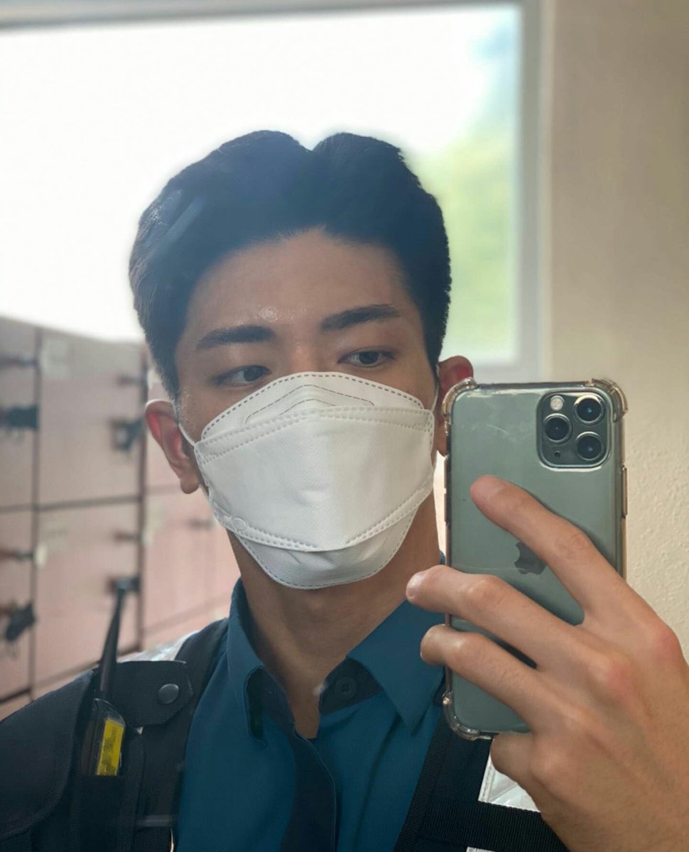 bluraymp3's tweet photo. 아... 내 맘 도둑인데 경찰도 몰라 왜!? 
경찰이 도둑이었네 ㅜ https://t.co/Nv8S78otlu