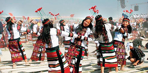 Mizoram- Cheraw Dance -Performed with bamboo staves, the men usually move the staves in horizontal and vertical directions with the women dancing in between them.it is said that a lot of South East Asian tribes have similar dances with different names