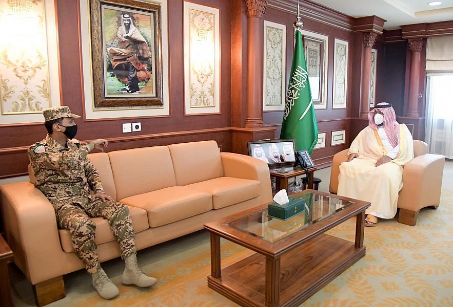 SPAregions's tweet photo. سمو نائب أمير منطقة #جازان يستقبل مدير فرع المجاهدين بالمنطقة.
 https://t.co/ApC4YyN0ec
#واس_عام https://t.co/c5vWU6Rrum
