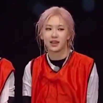 chaelisadose's tweet image. this rosé with this lisa with this jennie with this jisoo