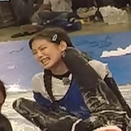 chaelisadose's tweet image. this rosé with this lisa with this jennie with this jisoo