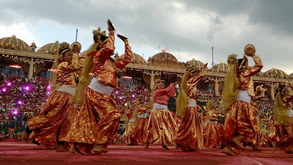 Sikkim- Maruni Dance -very well known amongst the Nepali community of Sikkim, it is performed in weddings by both men & women adorned in colourful dresses. upto 9 different musical instruments called Naumati Baja is accompanied