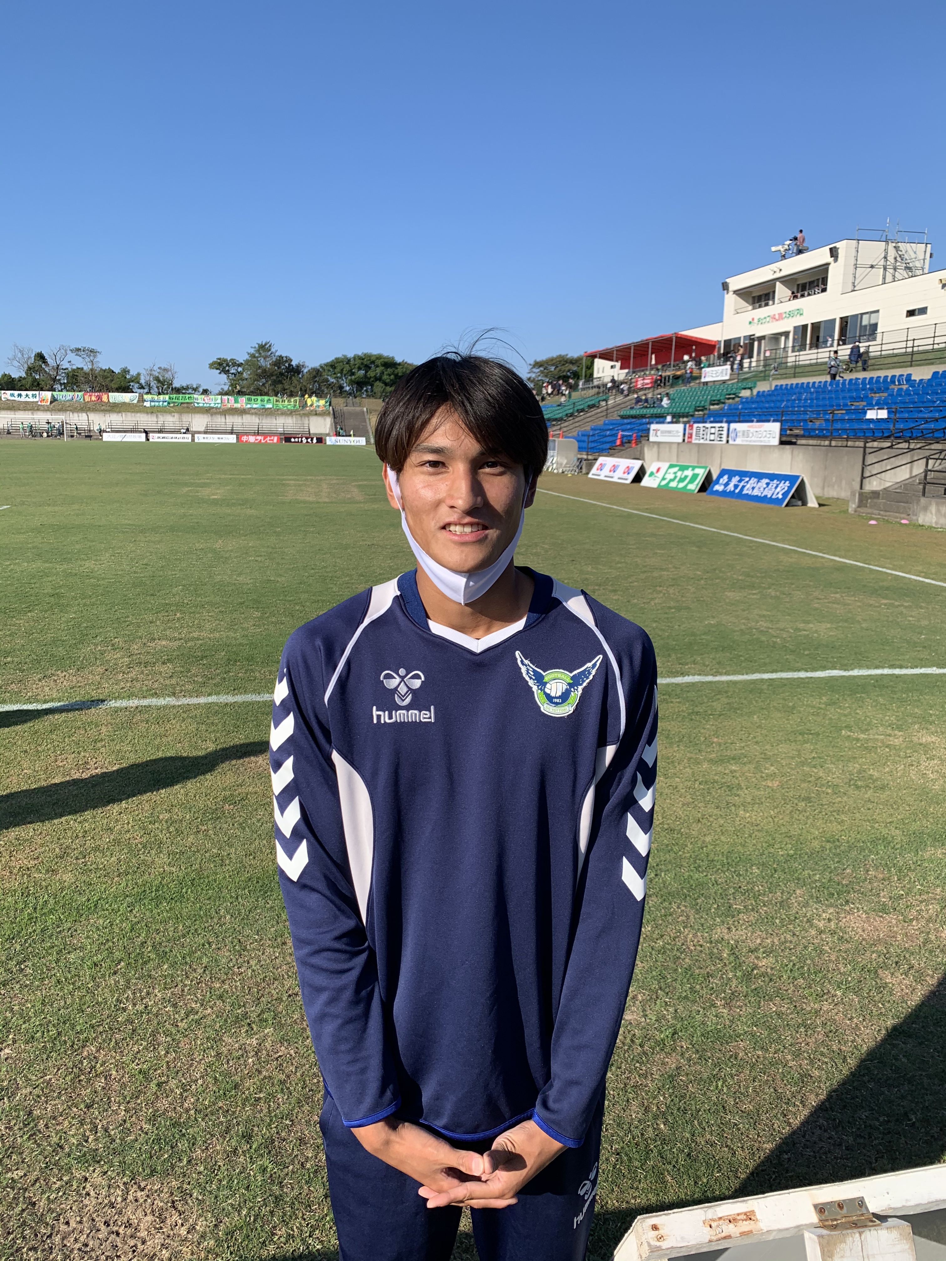 Gucchi シュレスタ明澄 ガンバ大阪ジュニアユース ガイナーレ鳥取u 18 現在3年生 本日の試合運営担当で 試合後に挨拶に来てくれました 今日はありがとう 最後までガンバって T Co 19zpayljia Twitter