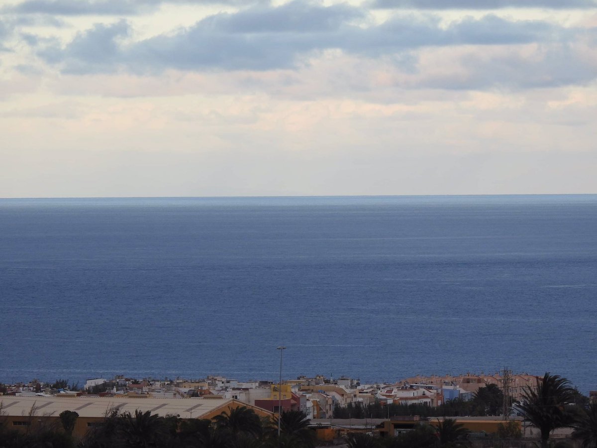 yessamarc's tweet photo. #TardeAzul Compartimos estas imágenes desde algún rincón de Agüimes, nubes blancas y azules en el cielo de la tarde de ayer sábado, en pleno de otoño... https://t.co/dX94nl7vBa