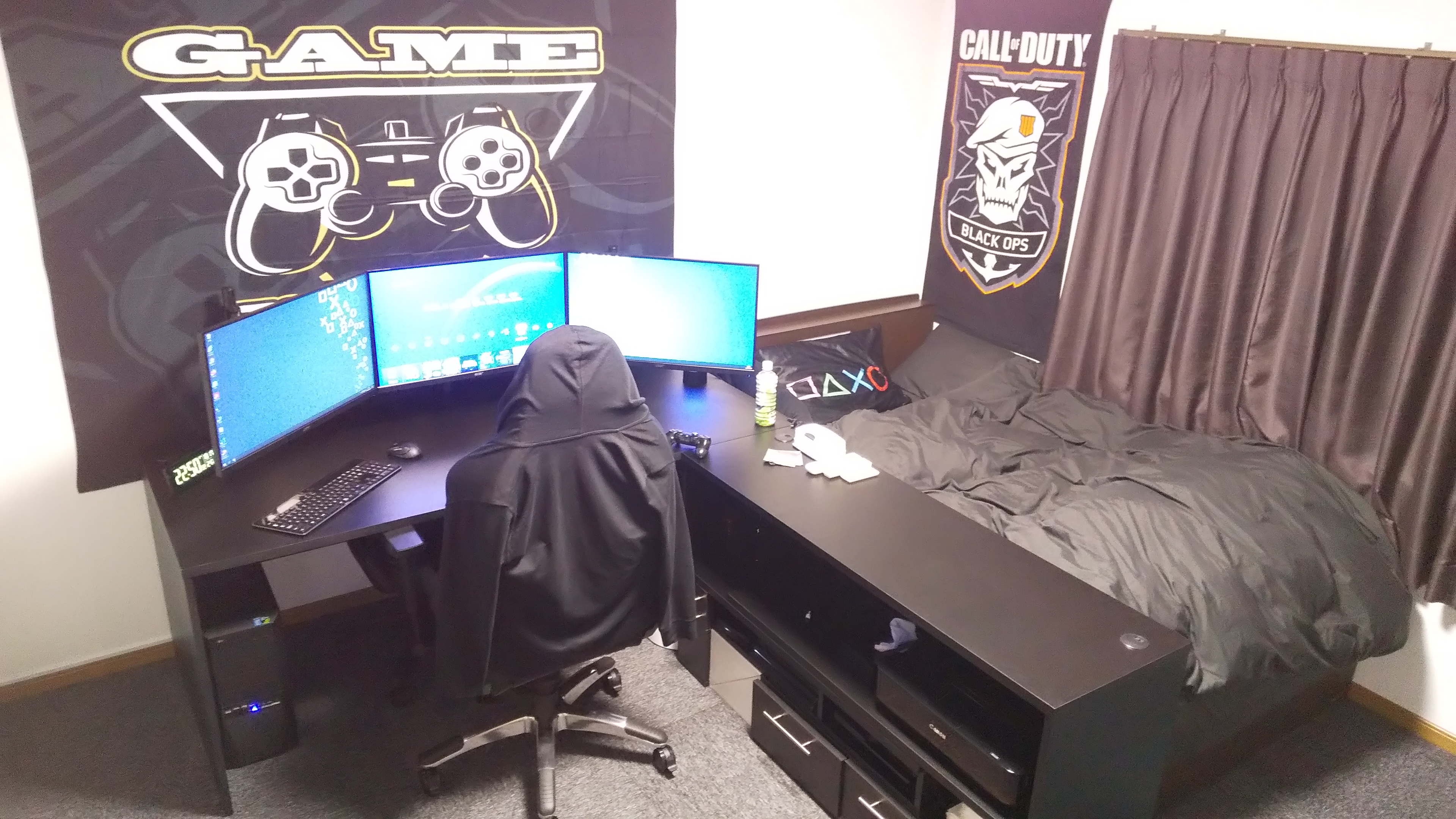 イケメンジ Ikemenzi Ps5に向けてゲーム部屋の環境を変えてみました どちらかというと最近テレワークばかりなので かなりオフィス寄りに仕上げましたけどね ゲーム部屋 お前らのpcデスク周り晒していけ T Co Pnz9adyyu8 Twitter