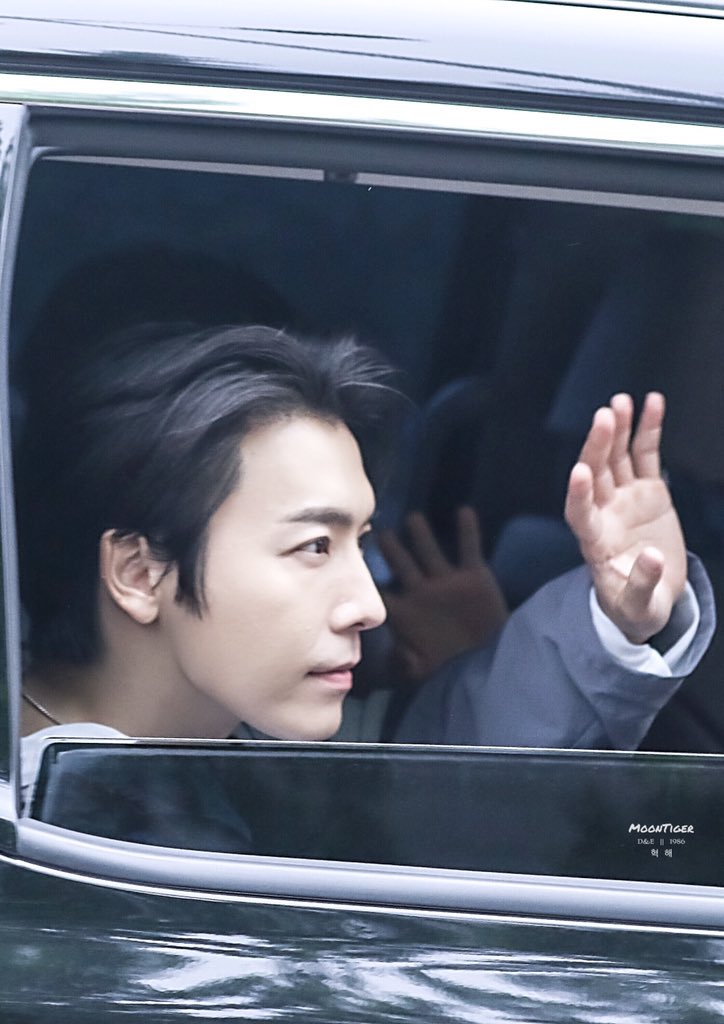 Donghae waving/looking at fans from the car's window ~ a thread
