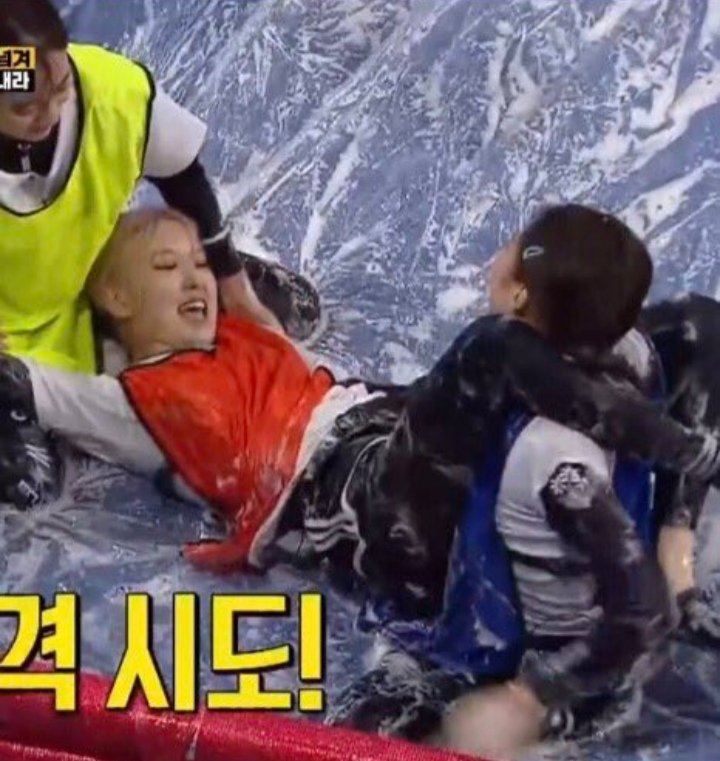 MISSDIORJISOO's tweet image. They're Dior, Chanel, Celine, and YSL brand ambassadors your honor