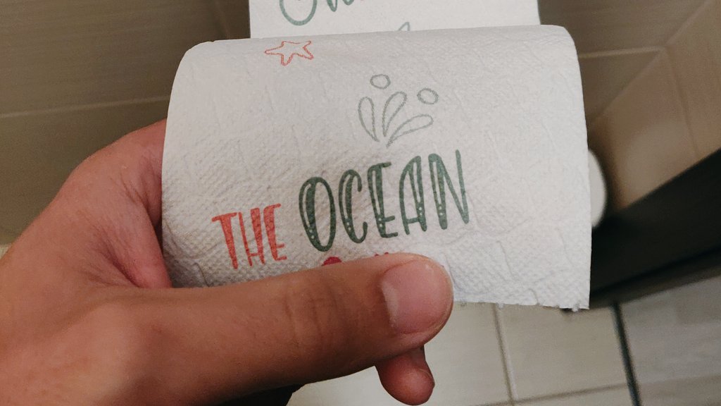 Akoggy's tweet photo. valaki: mennyire szereted az @OceanCollective új albumát?
én: még a wc papírom is The Ocean-os https://t.co/2FCocnoRbO