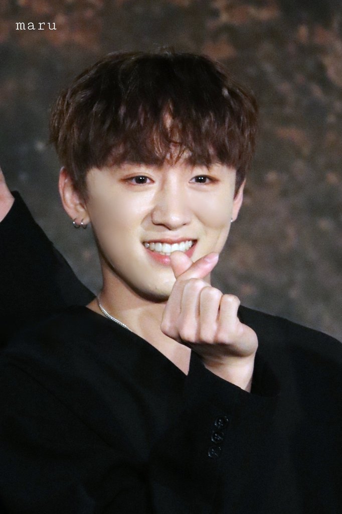 Earthmoon36's tweet image. 20.03.23
ARGON　JAPAN　LIVE🌈
COLORFUL　photo📸time♪

해바라기 🌻ROEL 씨🥰2nd의 첫날에 내 이름을 불렀다 네요😢
가르치고 있지 않았는데 😭 깜짝했지만 무척 기뻤습니다! 당신은 천재예요🥰 또한 노래를 듣고 싶은 ~😭maruko 야 ❤️당신 만은 maruko라고 했어요(TT)

#로엘 #ROEL 
#ARGON