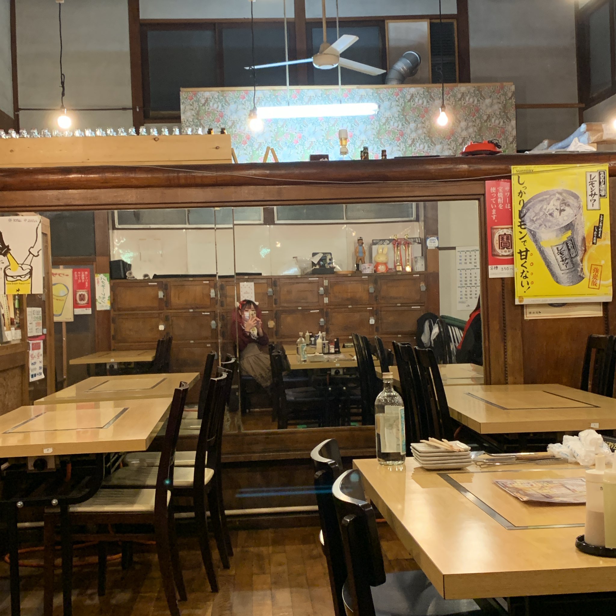 さくら いま 銭湯まんが発売中 銭湯 荏の花温泉 は 廃業後にお好み焼き屋さん 釣り堀に変身した場所 番台や大きな鏡 高い天井のある脱衣場でお好み焼きをいただきました 宮造りの銭湯の立派な建物がこうして生かされてるのは嬉しいです さくら いま 銭湯まんが発売中 銭湯 荏の花温泉 は 廃業後にお好み焼き屋さん 釣り堀に変身した場所 番台や大きな鏡 高い天井のある脱衣場でお好み焼きをいただきました 宮造りの銭湯の立派な建物がこうして生かされてるのは嬉しいです