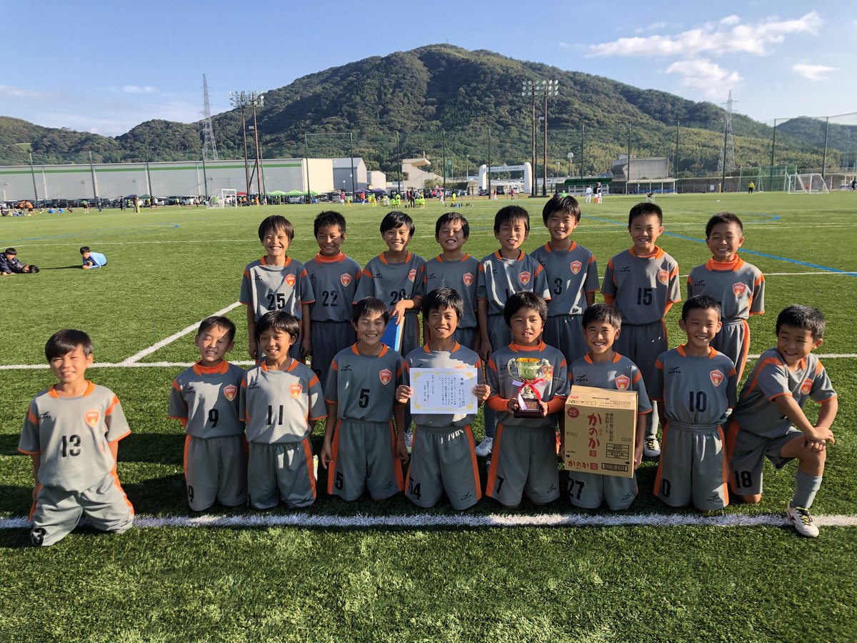 公式 レノファ山口fcアカデミー U 10 17日に行われた 防府市主催市民サッカー大会u 10 に参加しました 結果は 優勝 を掴み取ることができました この結果を自信に変え 前向きにチャレンジする精神を忘れず もっともっと努力していこう 公式 レノファ山口fcアカデミー U 10 17日に行われた 防府市主催市民サッカー大会u 10 に参加しました 結果は 優勝 を掴み取ることができました この結果を自信に変え 前向きにチャレンジする精神を忘れず もっともっと努力していこう