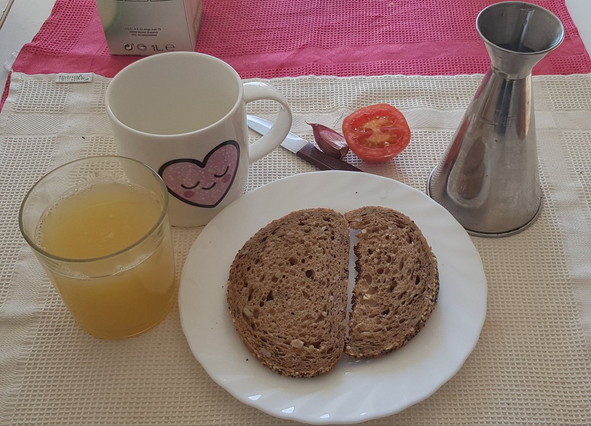 SimValenciana's tweet photo. Petits plaers... de #diumenge 🌟 
#Desdejudinar #Pa #Oli #All #Tomata #Setrill #Café #Suc https://t.co/aLRF8AjxfU
