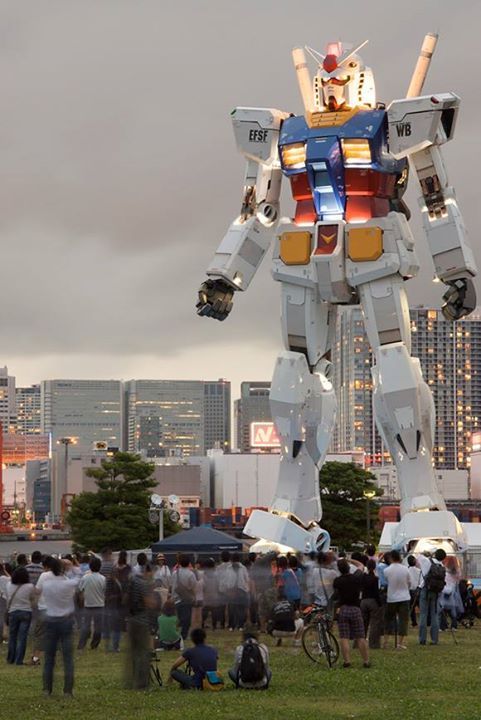 On s'attaque à un colosse de l'animation japonaise. Gundam est un phénomène tellement apprécié et reconnu qu'il y a des statues et des études pour contrôler l'une de ces machines au Japon