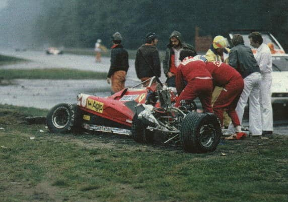 Grand prix d'Allemagne à Hockenheim, 12/16e manche de la saison. Pironi se brise les deux jambes lors des essais, c'est une fin de saison pour le pilote Français. Ferrari, alors leader du championnat va de nouveau courir avec une seule voiture.