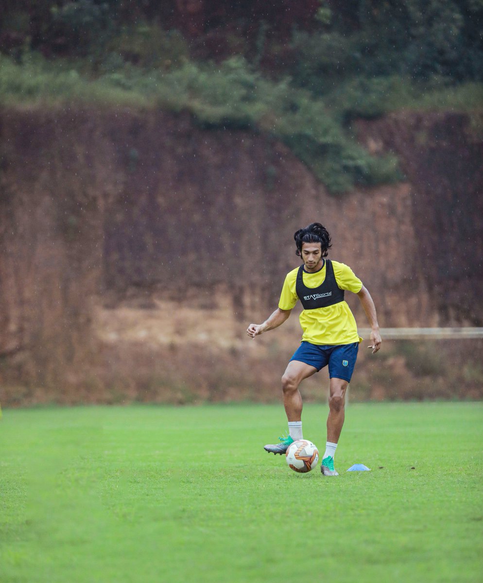 sahal_samad's tweet photo. Heyy ⚽,
.
As my action on the pitch resumes, I am glad to meet you again. Little did I know that your sight would put me at such ease, making me feel like home. 

Let's together make up for lost time, let's get this game alive! https://t.co/BDMgDvADeU