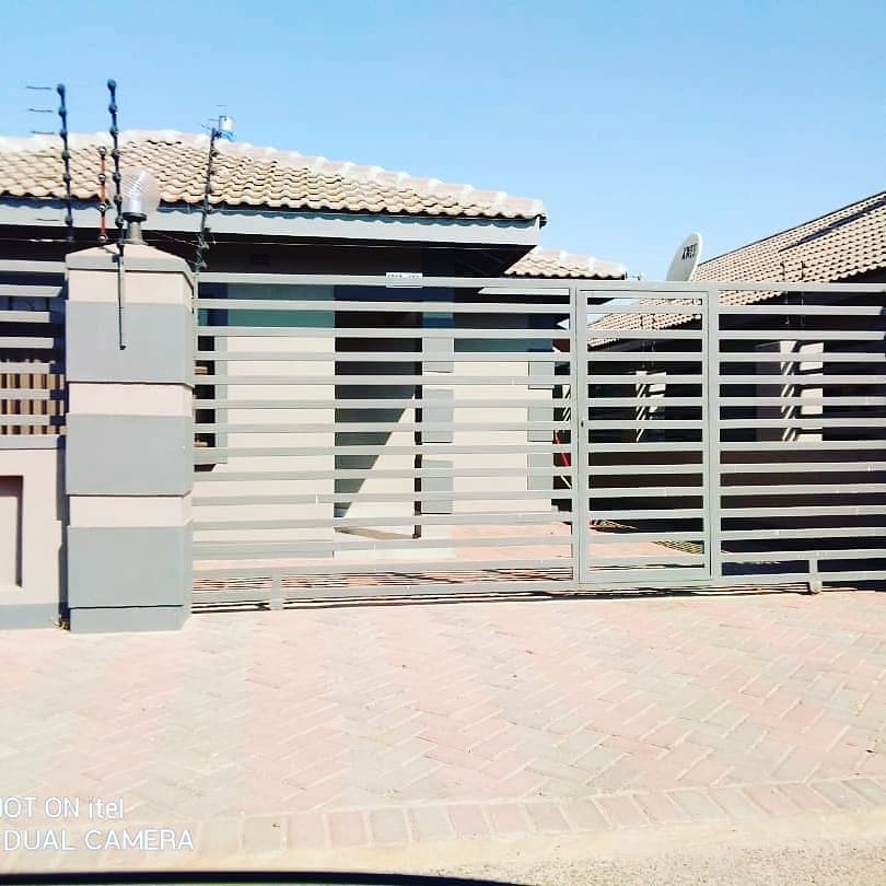zimbeva_robson's tweet image. #vuligatechallenge Palisade gating and walling ..DM📲😁🇿🇼773477854
📧robsonzimbeva@gmail.com
#redmarketsunday 
@iMisred 
@redmarketsunday