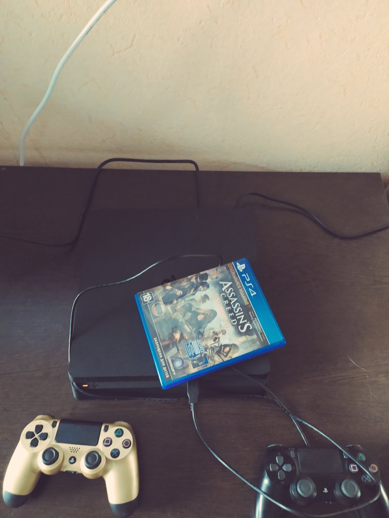 Dimitrash's tweet image. Остается  радость только в еде  и  плэхе)