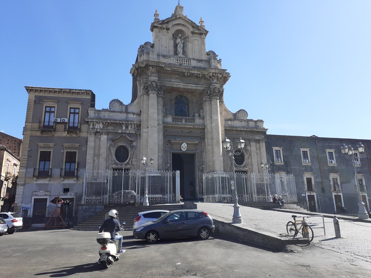 Above you saw Saint Michele church, here the Basilica del Carmine.Flaneuring towards the station now, out of the "obvious" visiting places...15/n – bei  Basilica Santuario Del Carmine