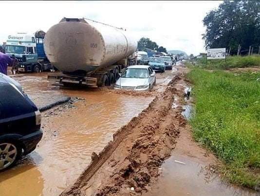 iSHOW_007's tweet photo. Another reason we re protesting 😭😭
Sey nah like this we go dey dey? 
#EndSARS 
#EndSWAT 
#EndPoliceBrutalityinNigera 
#ENDBADGOVERNANCE 
#EndCorruptionInNigeria 
#EndInsecurityInNigeria 
#EndBadRoadsInNigeria
#EndEpilepticPowerSupplyInNigeria
#EndEmbezzlement https://t.co/ghTvUSER1D