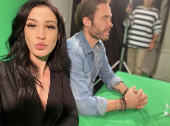 Pour cet interview le but &eacute;tait d&rsquo;apporter une r&eacute;flexion diff&eacute;rente sur les m&eacute;tiers du sexe, en exposent<a href="/tag/models"class="tags"><span>#models</span></a><a href="/tag/photography"class="tags"><span>#photography</span></a><a href="/tag/porn"class="tags"><span>#porn</span></a><a href="/tag/set"class="tags"><span>#set</span></a><a href="/tag/hotvideo"class="tags"><span>#hotvideo</span></a><a href="/tag/mym"class="tags"><span>#mym</span></a>