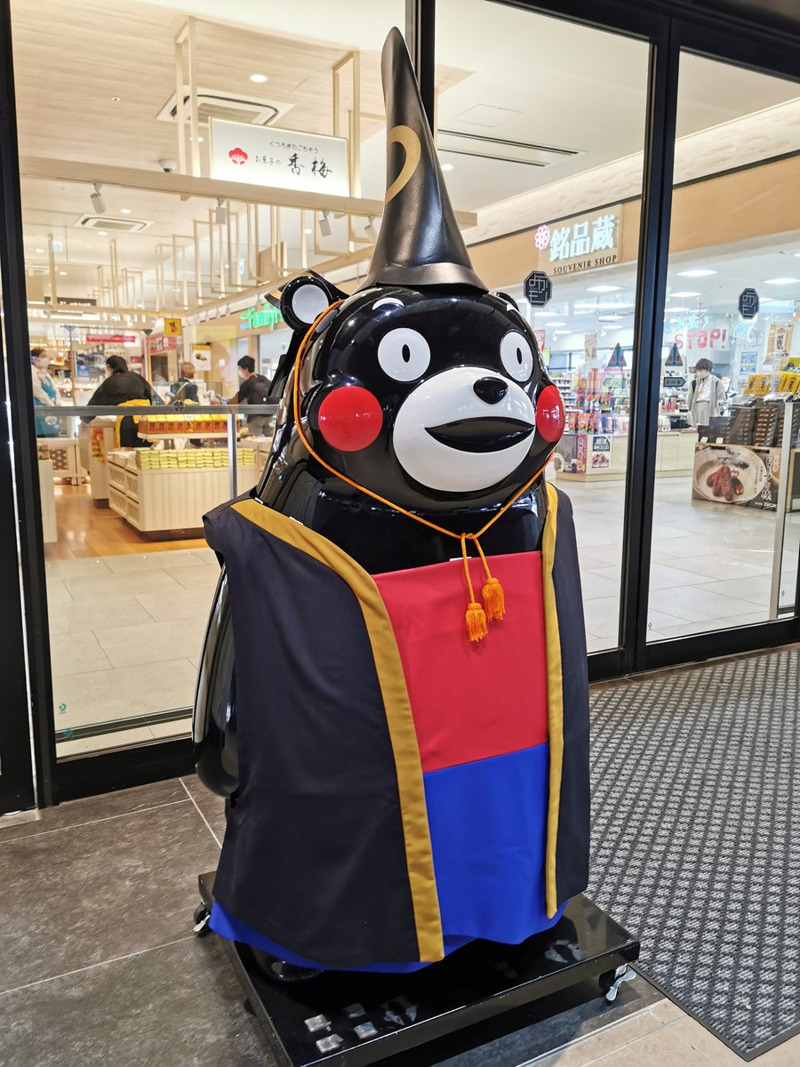 One Piece World Kumamoto Japan 熊本駅のくまモン インナーはルフィカラーだよね Kumamon At Kumamoto Station The Costume Inside Is The Same As The Color Of Luffy S Clothes ワンピース ルフィ 尾田栄一郎 熊本 Kumamoto Onepiece Luffy