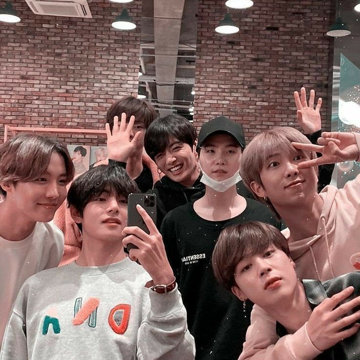 Dubbie_BTS's tweet photo. ʀᴛ ᴛᴏ ᴠᴏᴛᴇ ʙᴛꜱ’ #MapOfTheSoul7 ᵃˢ #TheAlbum     for ²⁰²⁰ at #PCAs. 🏆 https://t.co/a7N9tImBkT