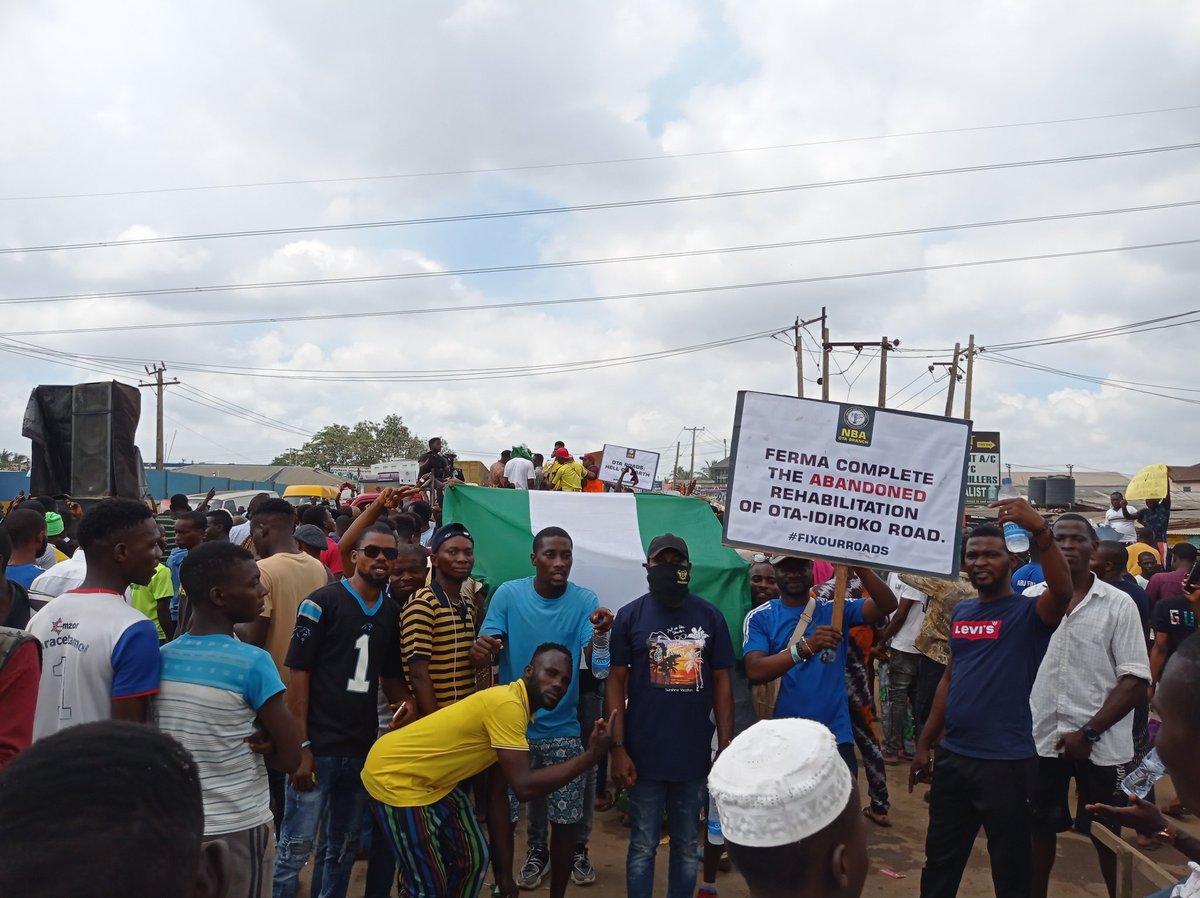 Philconcept16's tweet photo. ATI Soro Soke in Ogun State.📢📢📢📢📢
#endpolicebrutalityinnigeria #Otaprotest #endbadgovernment #endsars #SoroSokeGeneration #SARSMUSTENDKilling #fixourroad #fixourroads #aishayesufu #changeisnow https://t.co/9iSojDjIKe