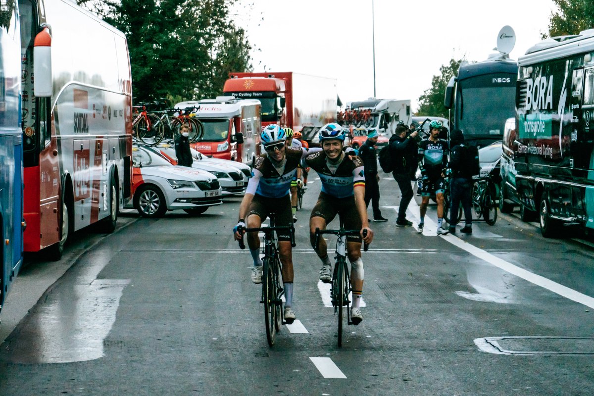 Que le temps passe vite. Nous te souhaitons une bonne continuation dans tes nouvelles aventures <a href="/romainbardet/">Romain Bardet</a> 😉 ! 

How time flies! We wish you the best in your next adventures <a href="/romainbardet/">Romain Bardet</a> 😉! 

#allezALM - © KBLB