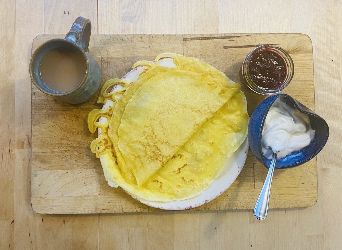 courtghoward's tweet photo. Best part was that this gorgeous Sunday brunch was delivered by a 7 and an 8 year old who were gesturing like posh waiters and speaking with British accents 😊❤️
#LifeInTheTimeOfCovid #TinyHouseCat https://t.co/L5VpWRbLrT