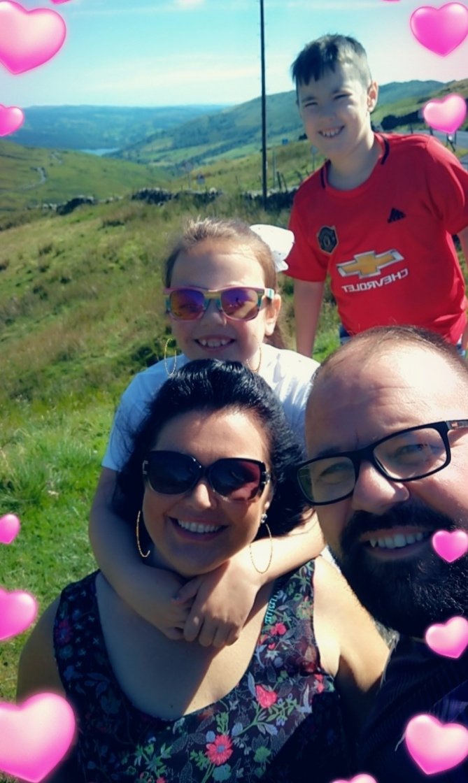 wendymurphymufc's tweet photo. #octoberphotoaday for day 18 is 'your choice'
My choice will always be my family ❤️❤️❤️❤️❤️❤️❤️❤️ I am blessed with a close knit loving caring family and I count my blessings every day #lovemyfamily #theyarethebest https://t.co/1D6tLmOAld