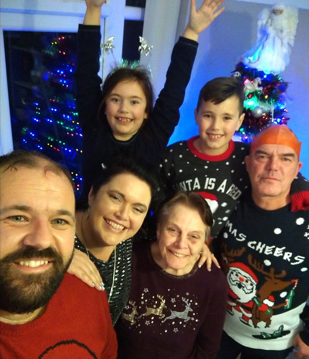 wendymurphymufc's tweet photo. #octoberphotoaday for day 18 is 'your choice'
My choice will always be my family ❤️❤️❤️❤️❤️❤️❤️❤️ I am blessed with a close knit loving caring family and I count my blessings every day #lovemyfamily #theyarethebest https://t.co/1D6tLmOAld