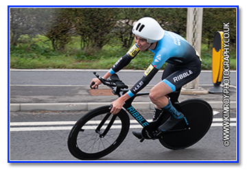 REPORT: National Circuit Championship Men (E33/25, Newmarket, Suffolk):

John Archibald (Ribble Weldtite Pro Cycling) came from behind to clinch his third national crown of the season in the men’s National Circuit Championship.

cyclingtimetrials.org.uk/race-report/20…