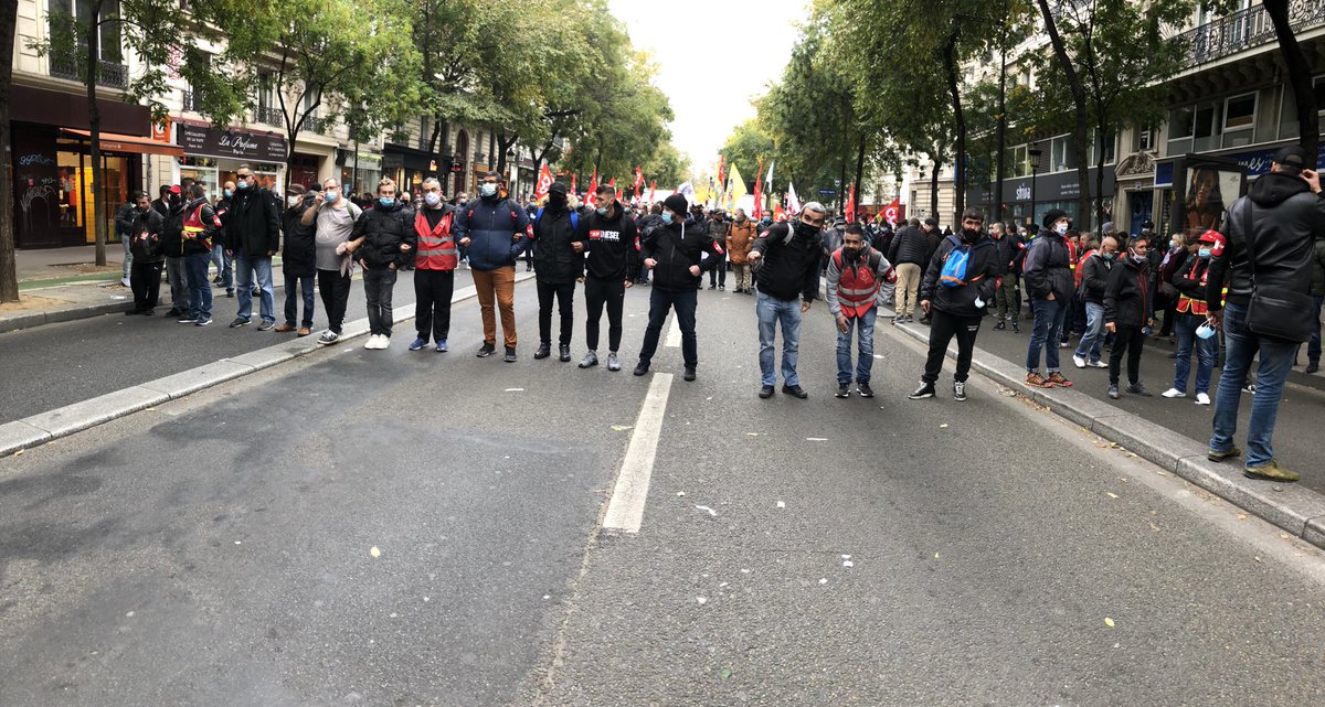 Les anciens salariés de la SAD MARSEILLE étaient hier à paris pour la marche pour l’emploi et la dignité 
Mobilisé plus que jamais 
✊✊✊ <a href="/UDCGT13/">UD CGT 13</a>