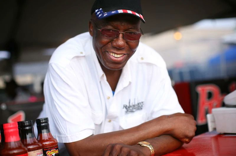 Congrats @RickKogan @chicagotribune telling the story of the #RoykoRibfest and the winner of the first 1982 #Ribfest-Charlie Robinson & Robinson’s Ribs—dear friend to all at @elischeesecake and neighbor at @tasteofchi https://t.co/jShf5sZvmc https://t.co/ewvgyndMCb