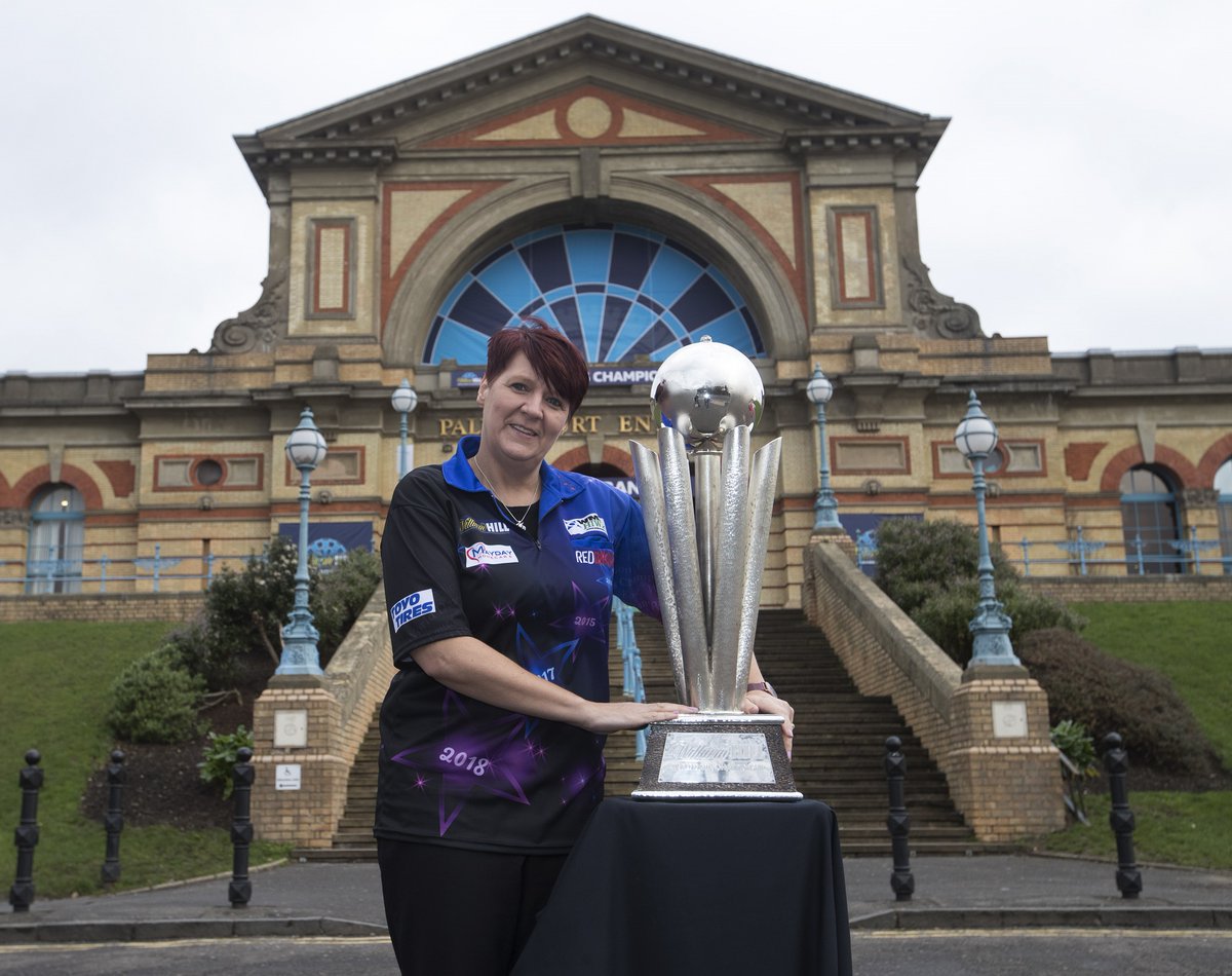 livedarts's tweet image. ASHTON SECURES WORLDS SPOT ✅

Lisa Ashton has qualified for the 2020/21 PDC World Championship after sealing a place in the top two of the #PDCWomensSeries Order of Merit! 🌹
