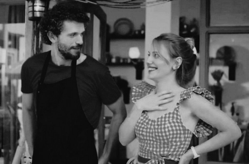 Dizi tam kendini bulmuşken , #YasMir sahneleri artmaya başlamışken bi anda final olması üzdü bizleri.Her çiftin ayrı bi hikayesi var ve bu hikayeleri bir bölüme sığdıramazsınız! #ÇatıKatıAşk dizisine ve #YasMir çiftine sadece bir bölüme şığmış final yakışmaz. <a href="/MiaYapim/">Mia Yapım</a> <a href="/KanalD/">Kanal D</a>