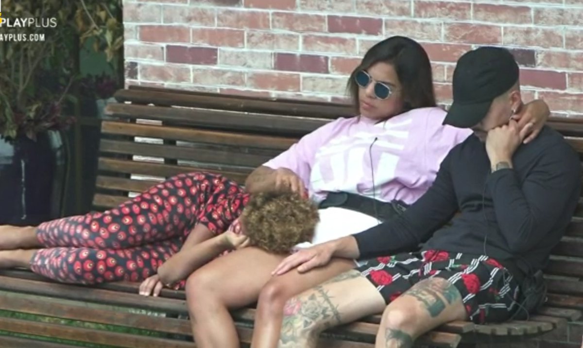 Cintiacomenta's tweet photo. Tão meus! 😍
#AFazenda12 #Tays #Biel #Selfie #Lidi #Talide #Tael https://t.co/gU6PBtOYB8