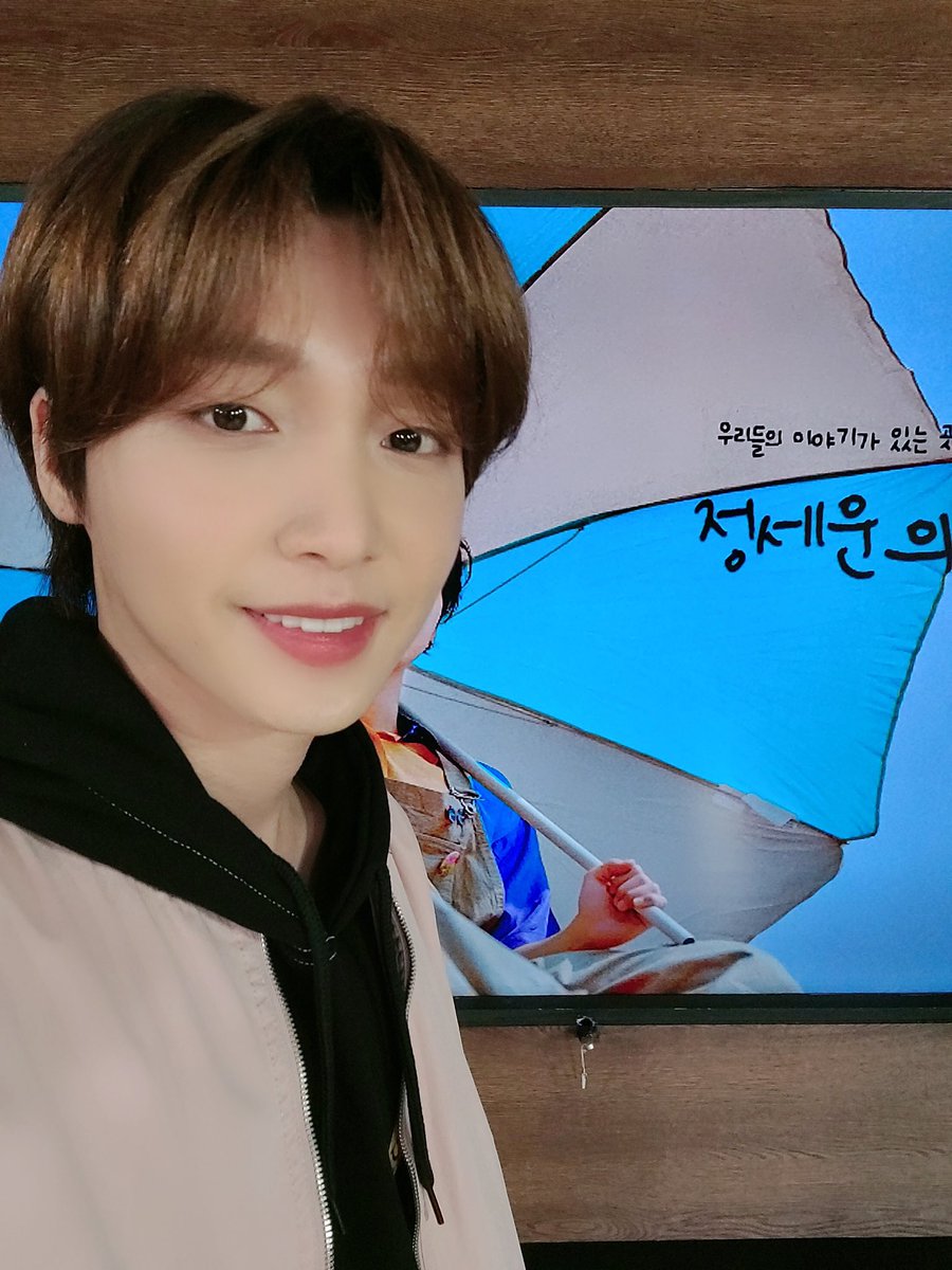 jeongsewoon_twt's tweet photo. [#정세운]
#EBS RADIO <정세운의 #경청> 📻
59번째로 함께했던 이야기!
<경청 대나무숲 특집>🎋

경친 여러분의 다양한 이야기들을 #센디 와 함께 나눠보았던 시간! 오늘도 즐거우셨나요? 💕 쌀쌀해진 날씨에 언제나 건강 조심하시고 오늘도 굿나잇, 굿모닝 🍀

#JEONGSEWOON https://t.co/j4VT85qtjB