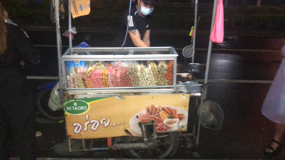 charoenpura's tweet photo. เสารี ถอยได้ทยอยถอยน้า มาๆๆ กินลูกชิ้นไส้กรอกกัน คันนี้เหมาให้แล้วจ้า ออกมาเร้ว https://t.co/W9fPR8ydz0
