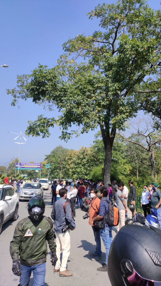 DeadRiver2020's tweet photo. वनों की कटाई से जूनोटिक(पशुओं और मनुष्य) रोगों और मानव वन्यजीव संघर्ष में वृद्धि होती है। उनके आवास को नष्ट करना बंद करो। पेड़ों को काटना बंद करो। #SaveThano #SaveThanoForest @AAI_Official @cmo_uttarakhand @News18_UK https://t.co/DPi248nP8T