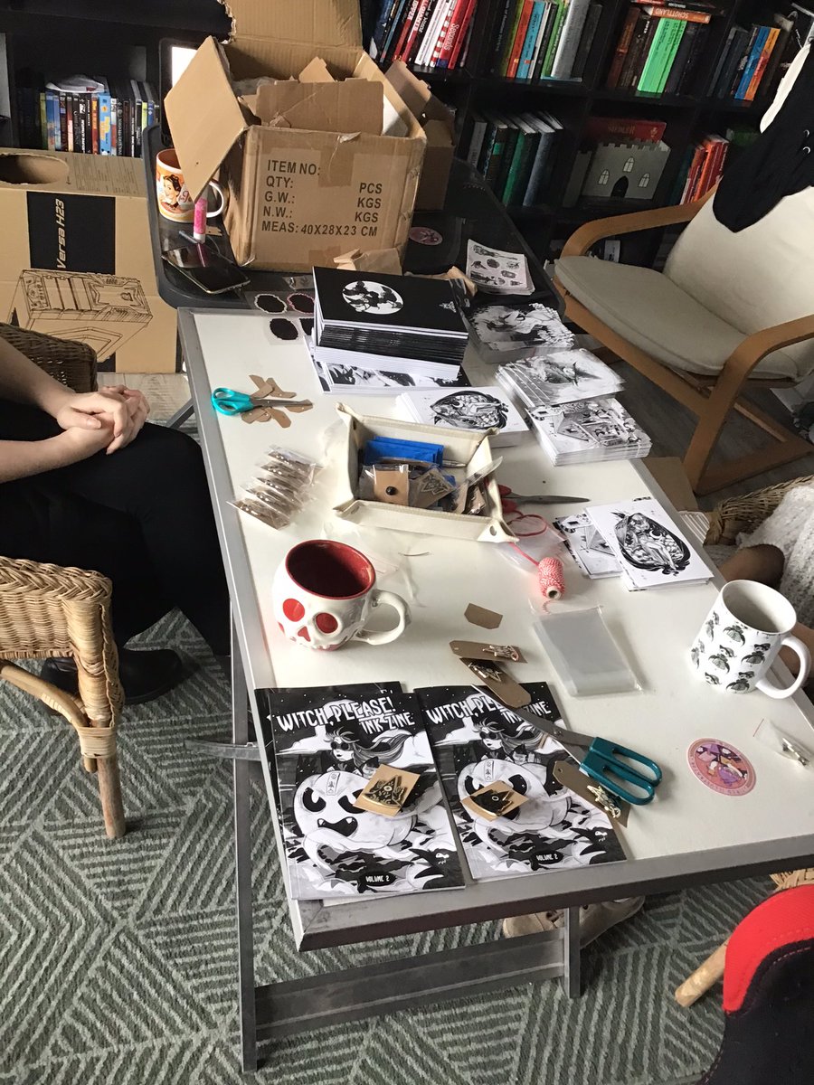 InkWitchZine's tweet photo. Wir verpacken heute eure zines und bundles https://t.co/UlQWv8UVSv